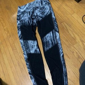 Lululemon 🍋 Wunder Under 7/8 Black and White Mesh